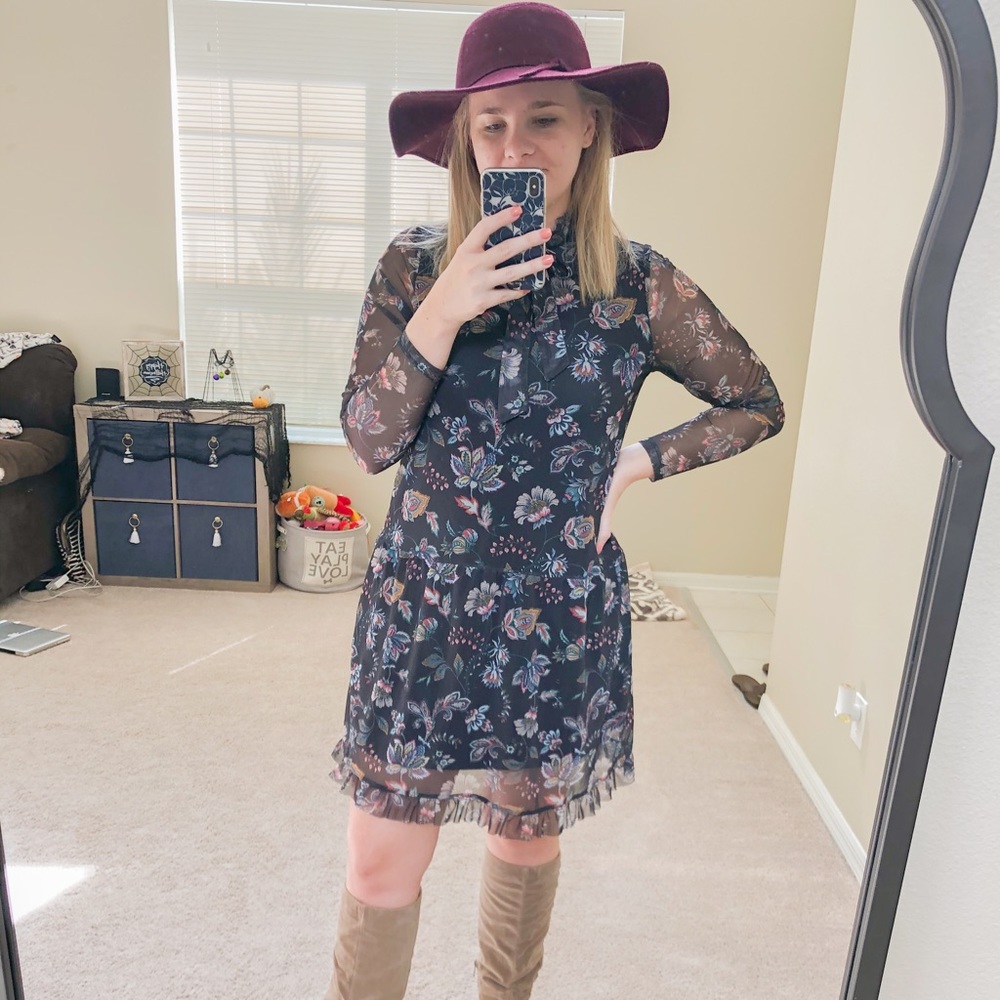 Floral mesh sleeve mini dress